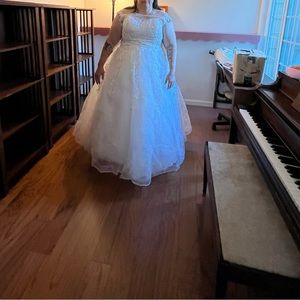 Wedding dress New size 24
